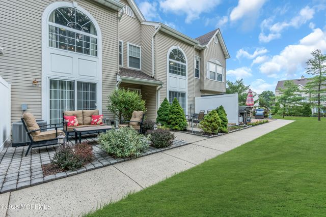 51 Phoenix Court, Tinton Falls, NJ 07712