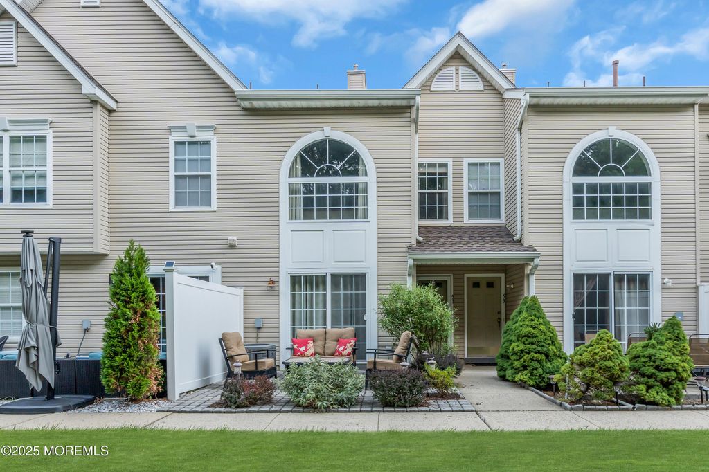 51 Phoenix Court, Tinton Falls, NJ 07712