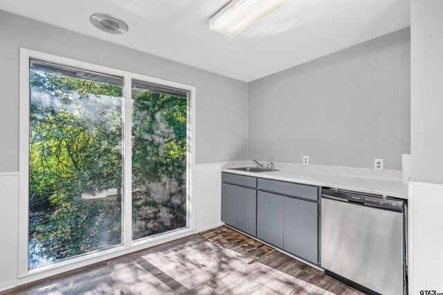 606 Brookside Dr, Jacksonville, TX 75766