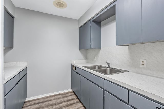 606 Brookside Dr, Jacksonville, TX 75766