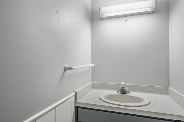 606 Brookside Dr, Jacksonville, TX 75766