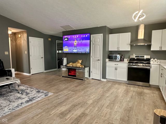 8436 Captain Drive, Avon, IN 46123