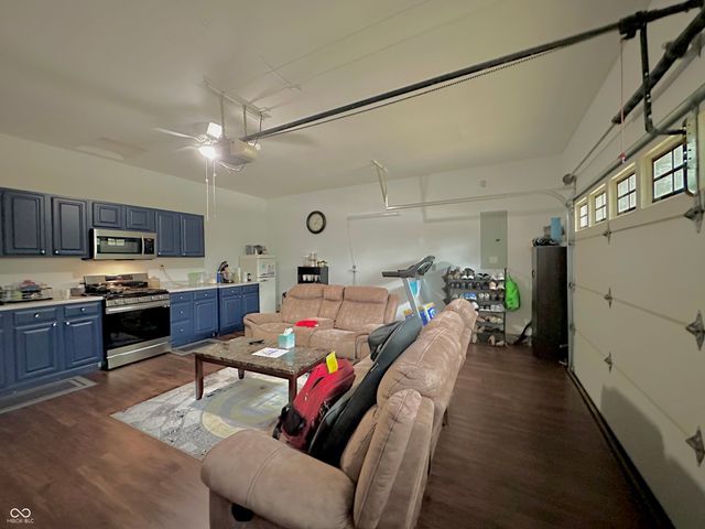 8436 Captain Drive, Avon, IN 46123