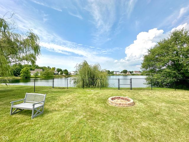 8436 Captain Drive, Avon, IN 46123