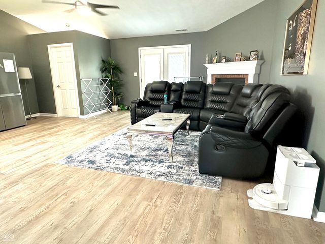 8436 Captain Drive, Avon, IN 46123