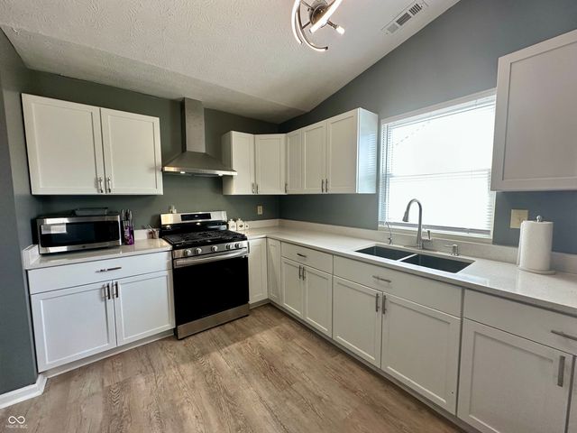 8436 Captain Drive, Avon, IN 46123