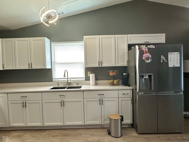 8436 Captain Drive, Avon, IN 46123