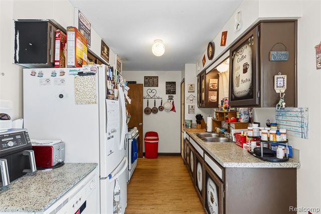1378 Roat Court, Burton, MI 48509