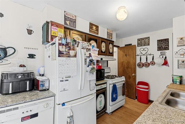 1378 Roat Court, Burton, MI 48509