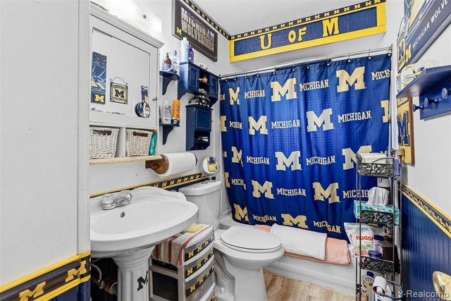 1378 Roat Court, Burton, MI 48509