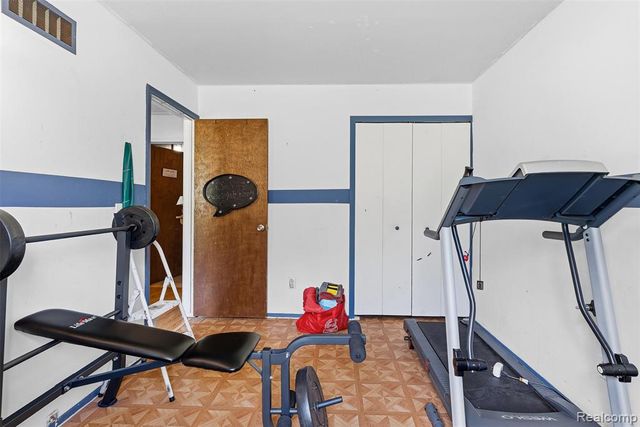 1378 Roat Court, Burton, MI 48509