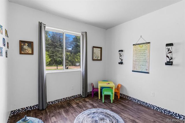 1378 Roat Court, Burton, MI 48509