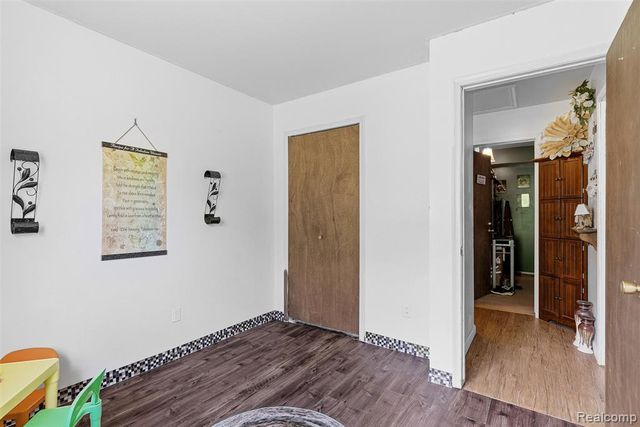 1378 Roat Court, Burton, MI 48509