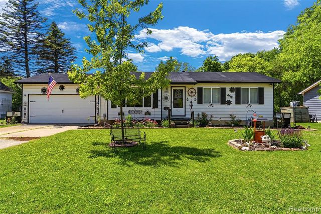1378 Roat Court, Burton, MI 48509