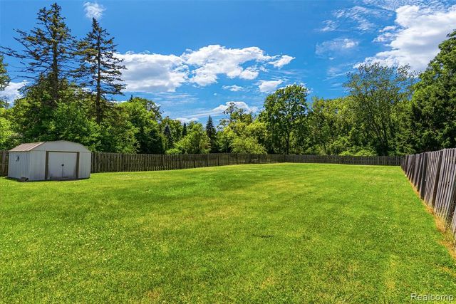1378 Roat Court, Burton, MI 48509