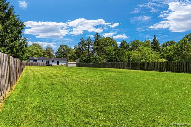 1378 Roat Court, Burton, MI 48509