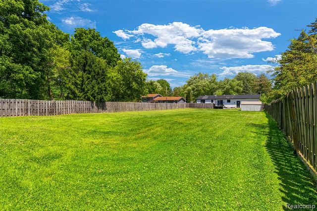 1378 Roat Court, Burton, MI 48509