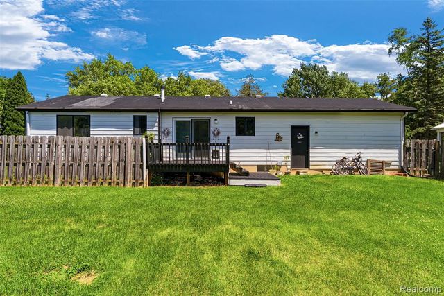 1378 Roat Court, Burton, MI 48509