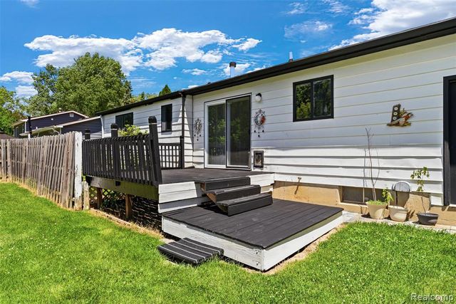 1378 Roat Court, Burton, MI 48509