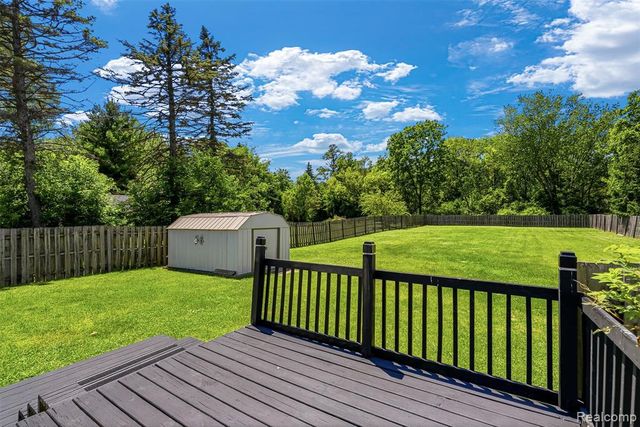 1378 Roat Court, Burton, MI 48509