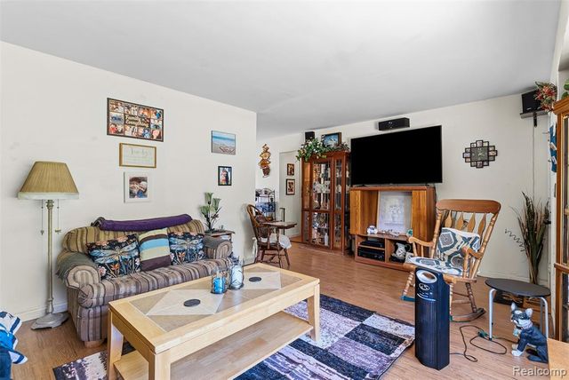 1378 Roat Court, Burton, MI 48509