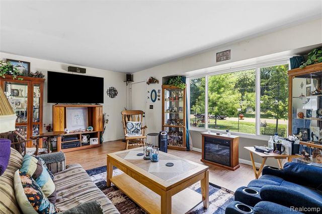 1378 Roat Court, Burton, MI 48509