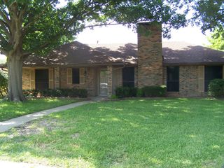 827 Meandering Way, Mesquite, TX 75150