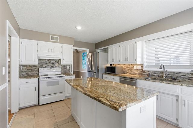 3714 SW Windemere Drive, Lee's Summit, MO 64082