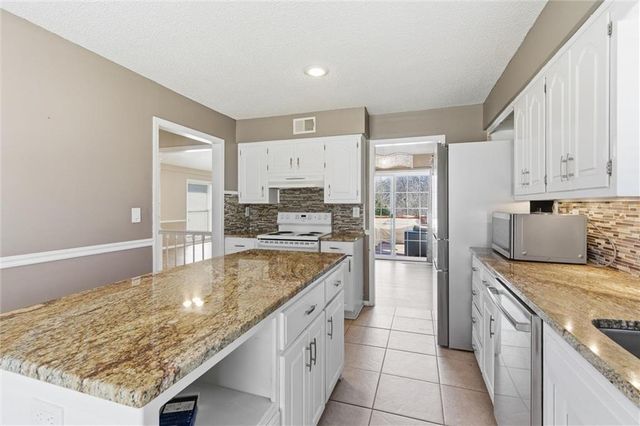 3714 SW Windemere Drive, Lee's Summit, MO 64082