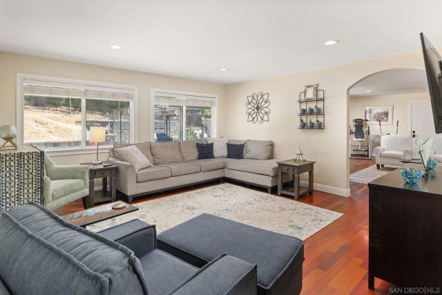 2855 N Victoria Dr, Alpine, CA 91901