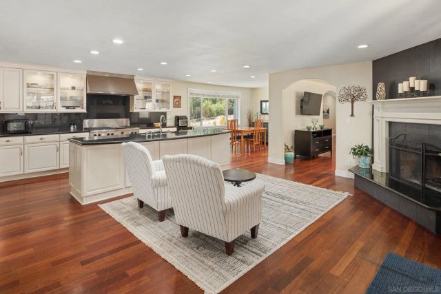 2855 N Victoria Dr, Alpine, CA 91901