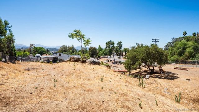 2855 N Victoria Dr, Alpine, CA 91901