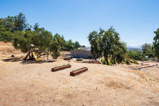 2855 N Victoria Dr, Alpine, CA 91901