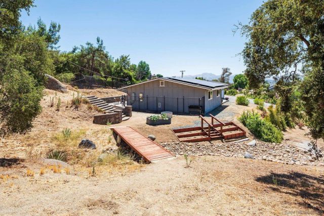2855 N Victoria Dr, Alpine, CA 91901