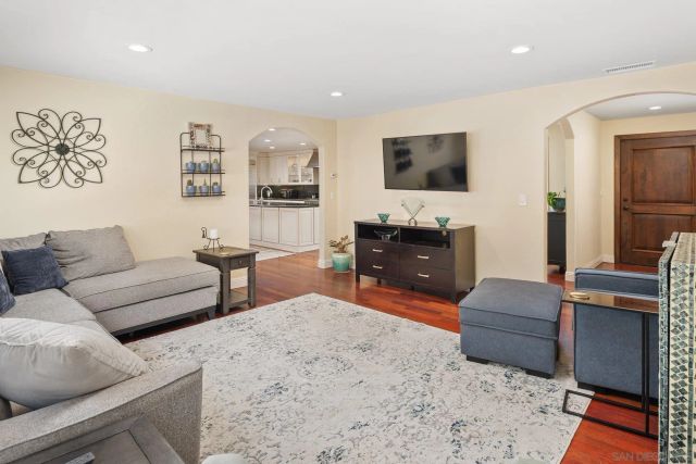 2855 N Victoria Dr, Alpine, CA 91901