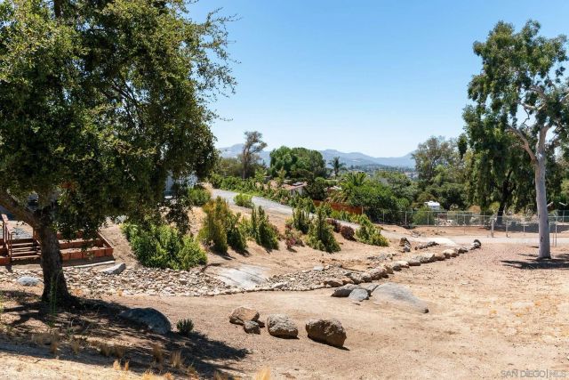 2855 N Victoria Dr, Alpine, CA 91901