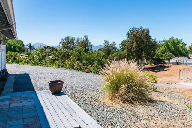 2855 N Victoria Dr, Alpine, CA 91901