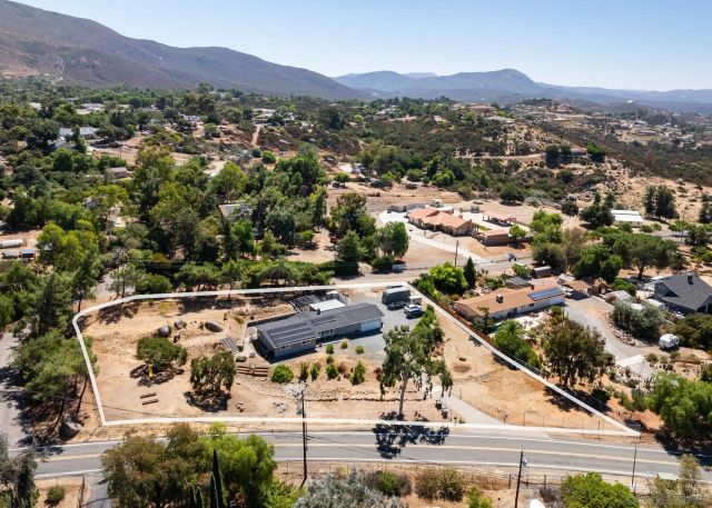 2855 N Victoria Dr, Alpine, CA 91901