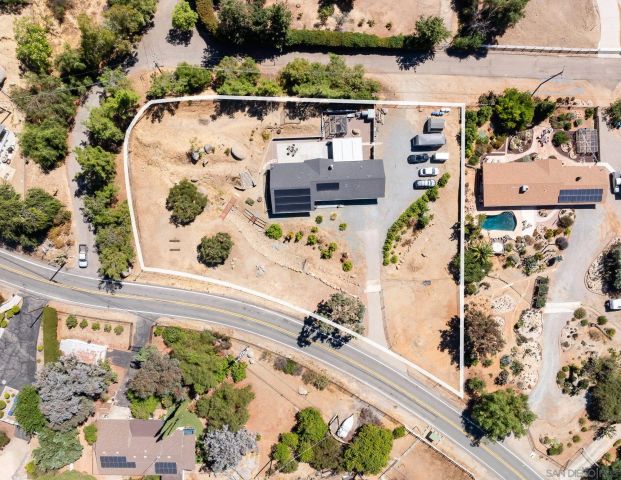 2855 N Victoria Dr, Alpine, CA 91901