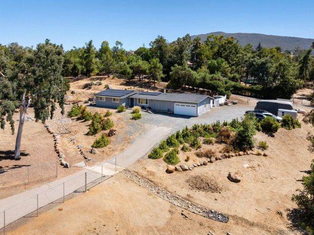 2855 N Victoria Dr, Alpine, CA 91901