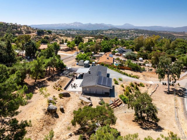 2855 N Victoria Dr, Alpine, CA 91901