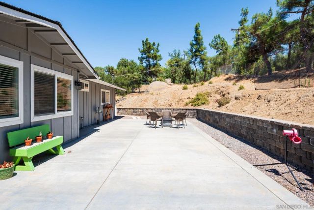 2855 N Victoria Dr, Alpine, CA 91901