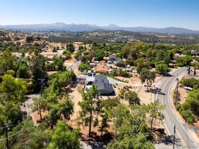 2855 N Victoria Dr, Alpine, CA 91901