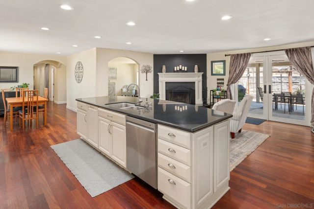 2855 N Victoria Dr, Alpine, CA 91901