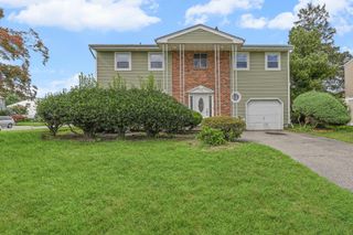 20 Sunshine Lane, Amityville, NY 11701