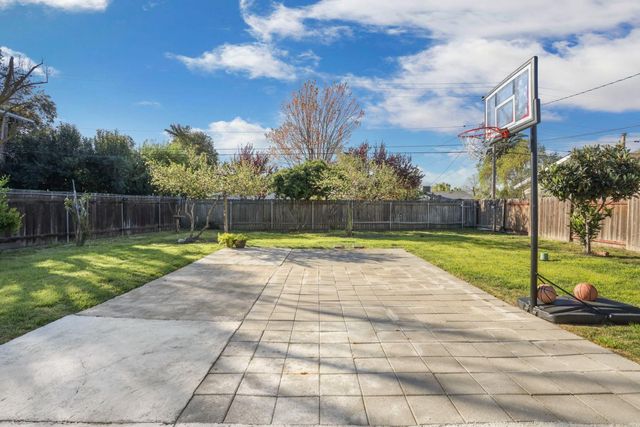 334 Alturas Ave, Stockton, CA 95207