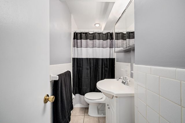 75 Edgelawn Ave 1, North Andover, MA 01845