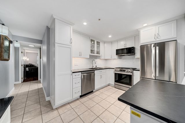 75 Edgelawn Ave 1, North Andover, MA 01845