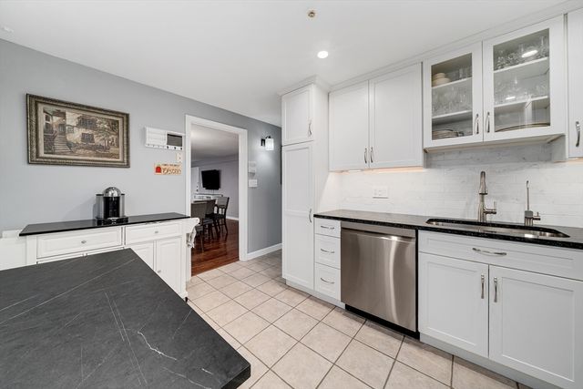 75 Edgelawn Ave 1, North Andover, MA 01845