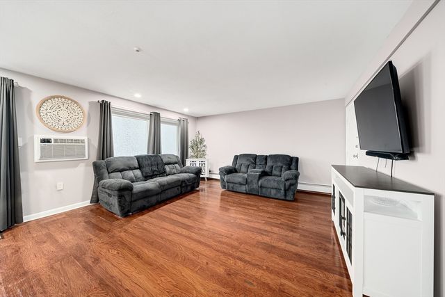 75 Edgelawn Ave 1, North Andover, MA 01845